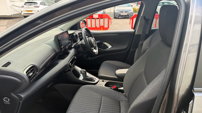 Toyota Yaris 1.5 Hybrid Design 5dr CVT Hybrid Hatchback